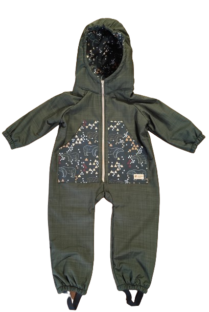 Monkey Mum® Gyerek téli softshell overál báránybéléssel - Khaki kis vadász medvével - méret 98/104, 110/116