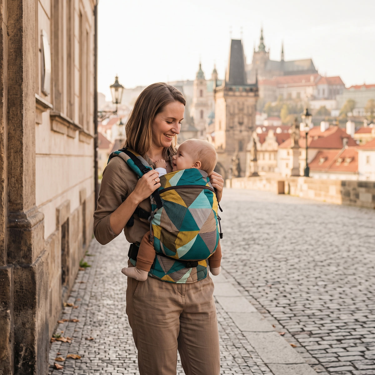 Monkey Mum® Ergonomska rastuća nosiljka Carrie - Šarmantna geometrija